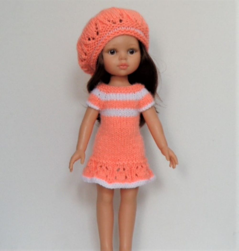 Lososové šaty a baret na panenku Paola Reina 32 cm