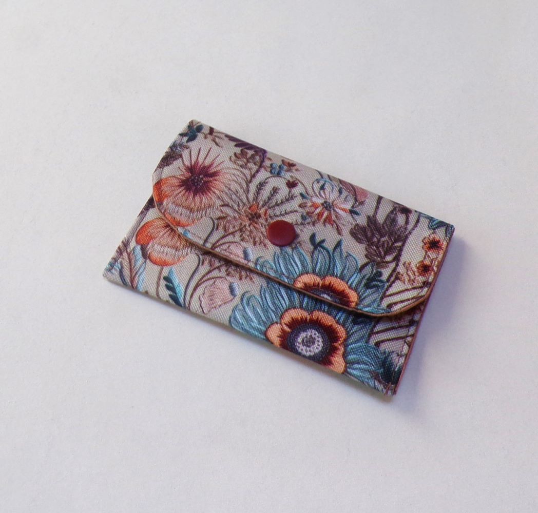 Pouzdro / kapsička na karty - světle hnědá s květy 12 x 9 cm