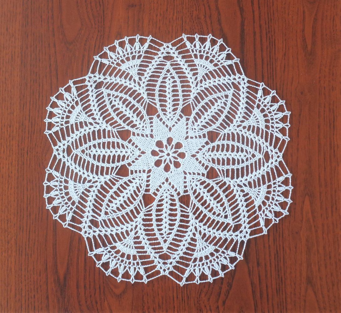 Háčkovaná dečka kulatá 30 cm bílá - Judita