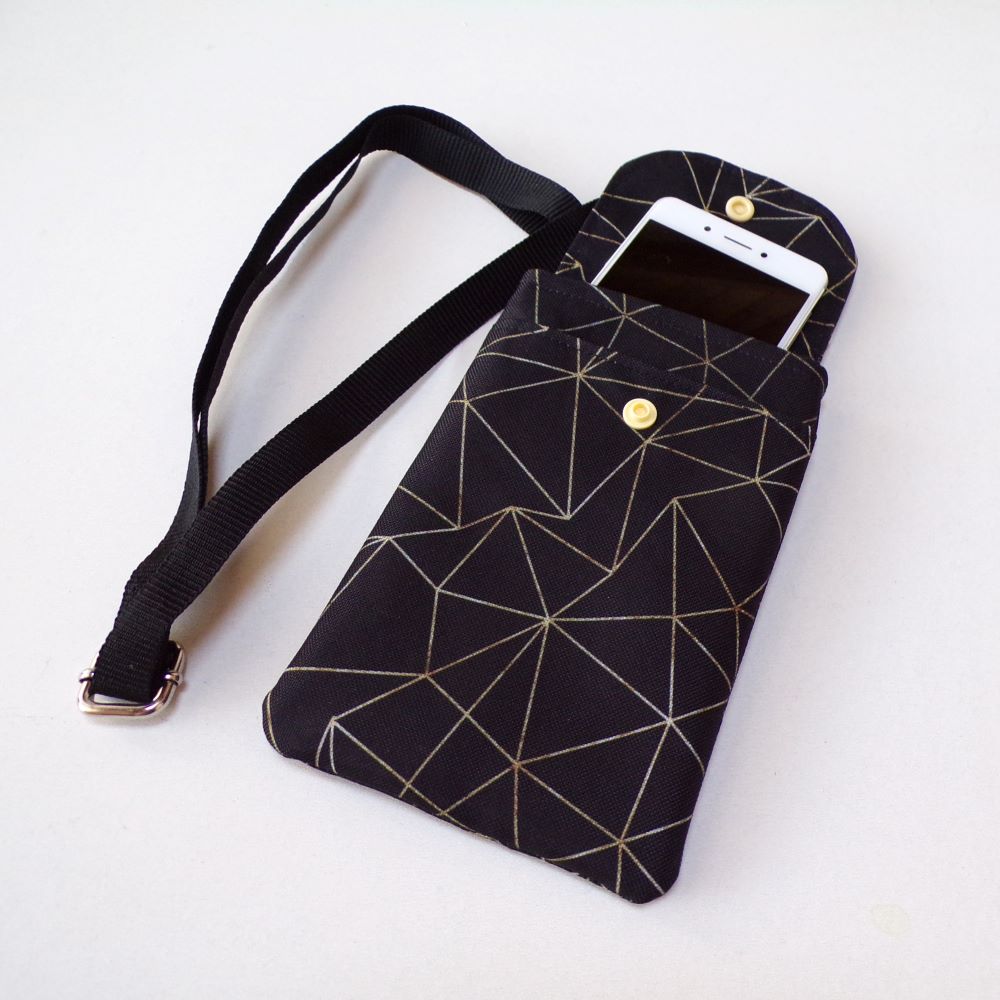 Kabelka na mobil crossbody - geo vzor na černé