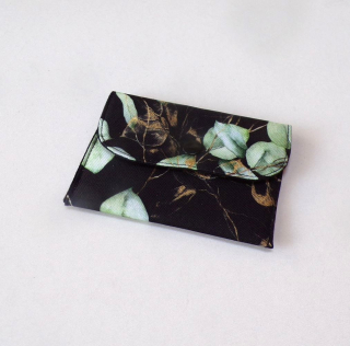 Pouzdro / kapsička na karty - eukalyptus na černé 12 x 9 cm